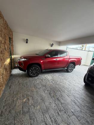 MITSUBISHI L200 TRITON 2.4 16V TURBO DIESEL SPORT HPE-S CD 4P 4X4 AUTOMÁTICO MITSUBISHI L200 TRITON 2.4 16V TURBO DIESEL SPORT HPE-S CD 4P 4X4 AUTOMÁTICO